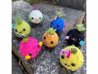 専用糸をぐるぐる!頭に植物を乗せできあがり!