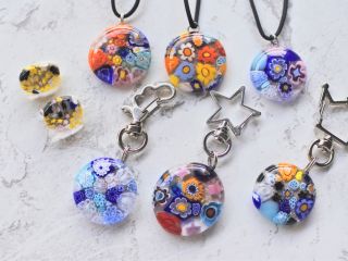 キーホルダーやネックレス、イヤリング♪