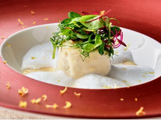 真鯛のファルス 〜ホタテのムースとサマートリュフ〜 ノイリーソース