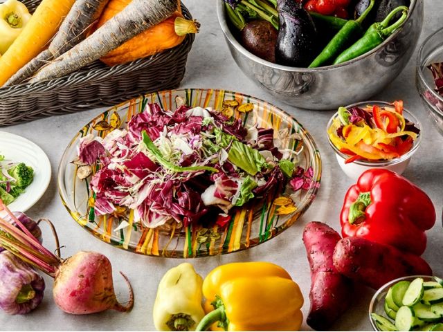 サラダもブッフェ方式で食べ放題