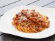 ミックスハーブ香るゴロゴロお肉のボロネーゼパスタ