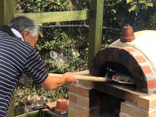 ピザ焼きの様子。