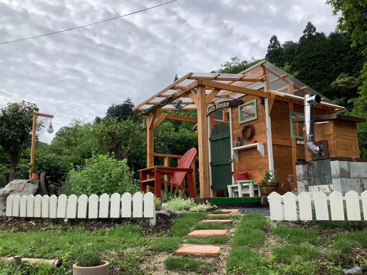 併設の露天風呂。オプションで入浴も可能です。(要水着)