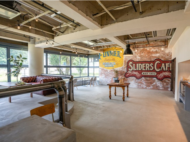 ͎̌{ݓSLIDERS CAFEɂĂ肨߂B