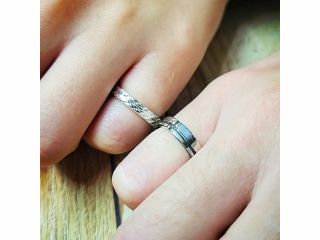 シンプルでカッコいいリングも作れます。お二人の記念日にいかがでしょうか。デザインはご相談できます。