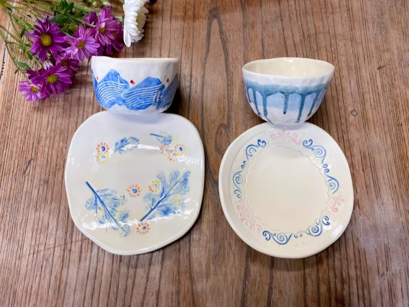 ペアのお皿とカップです。オシャレ〜♪