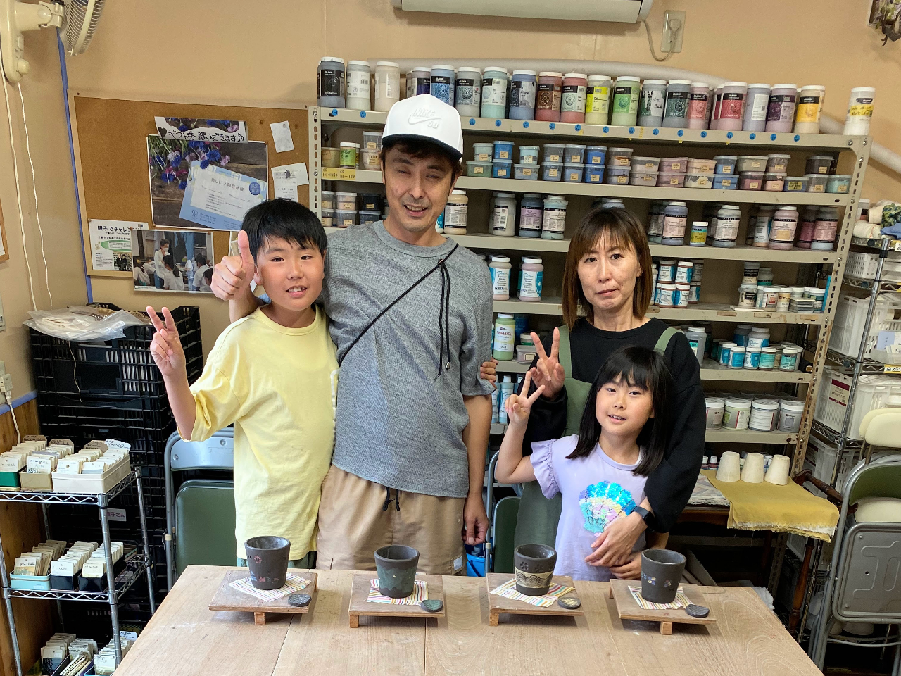 初回は、お皿作りでした。今回は、コップ作りです。楽しいひと時だったようです。ありがとうございます。