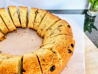 ケーキやクッキーのレシピから、一つ選んで、皆で一緒に焼きましょう。