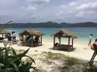 ビーチサイドの休憩施設