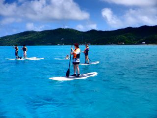 奄美ブルーの海をサップで遠乗りしましょう。
