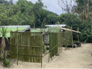 キャンプバンガロー 1人用2棟 2人用1棟