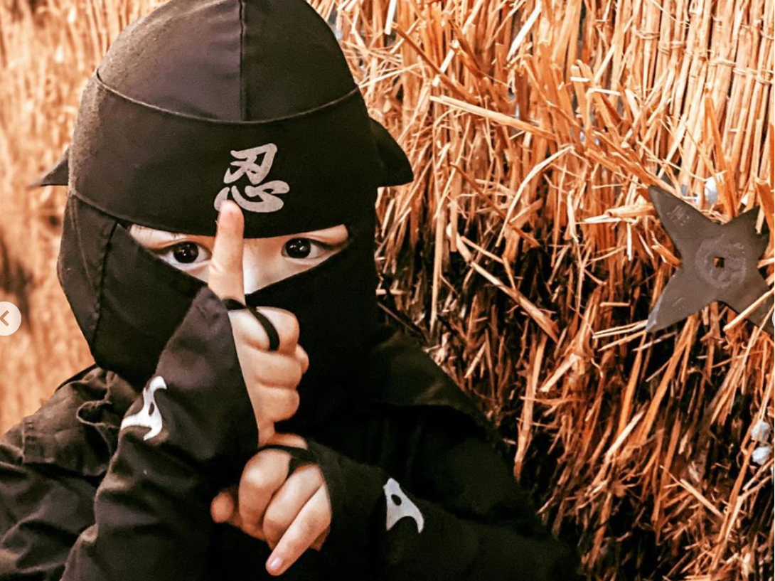 忍者服に着替えて忍者修行でござる。ニンニン!!!!