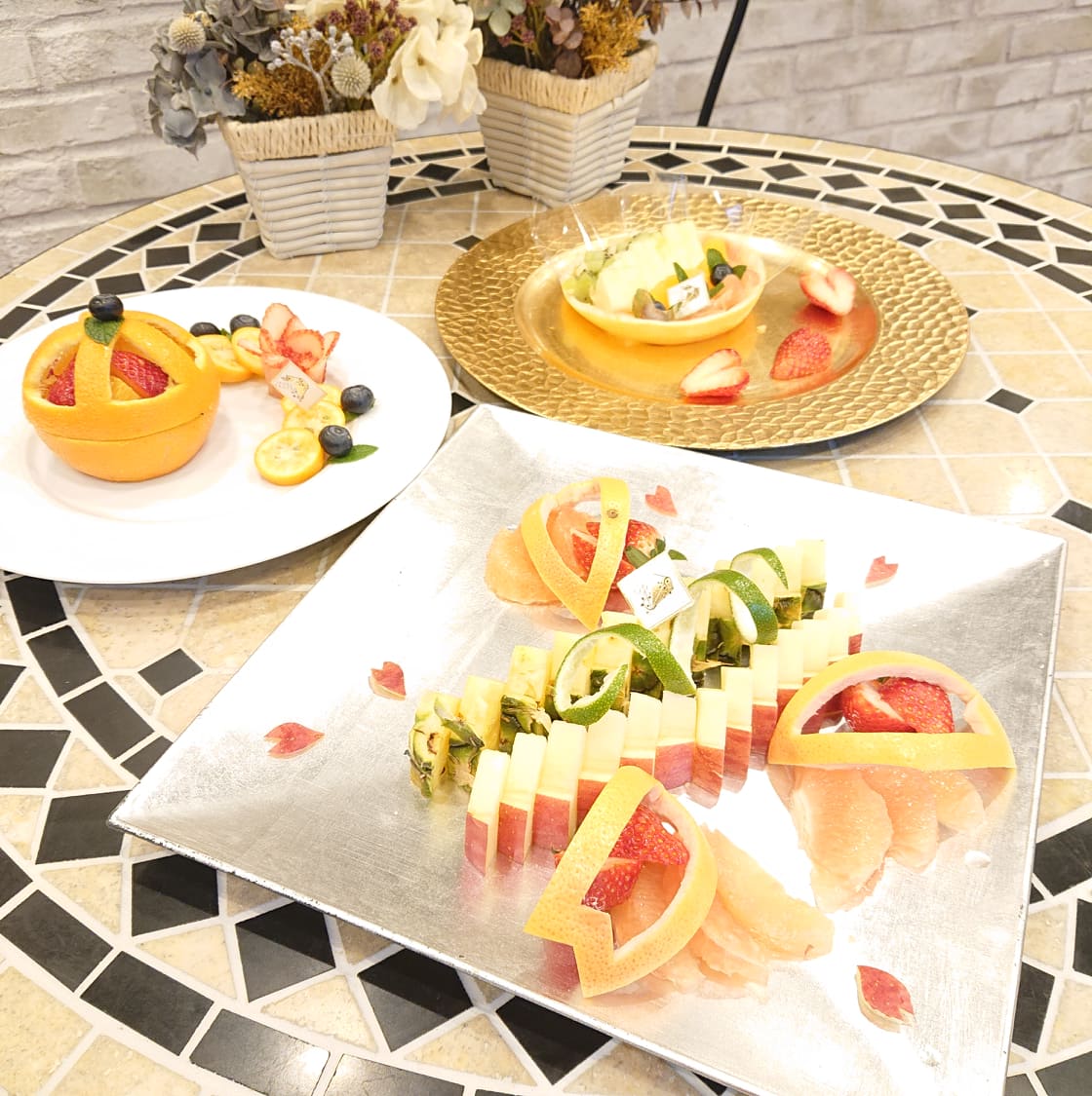 �t���[�c�̃J�b�g�ŁA�H�삪�؂₩�ɂȂ�܂�