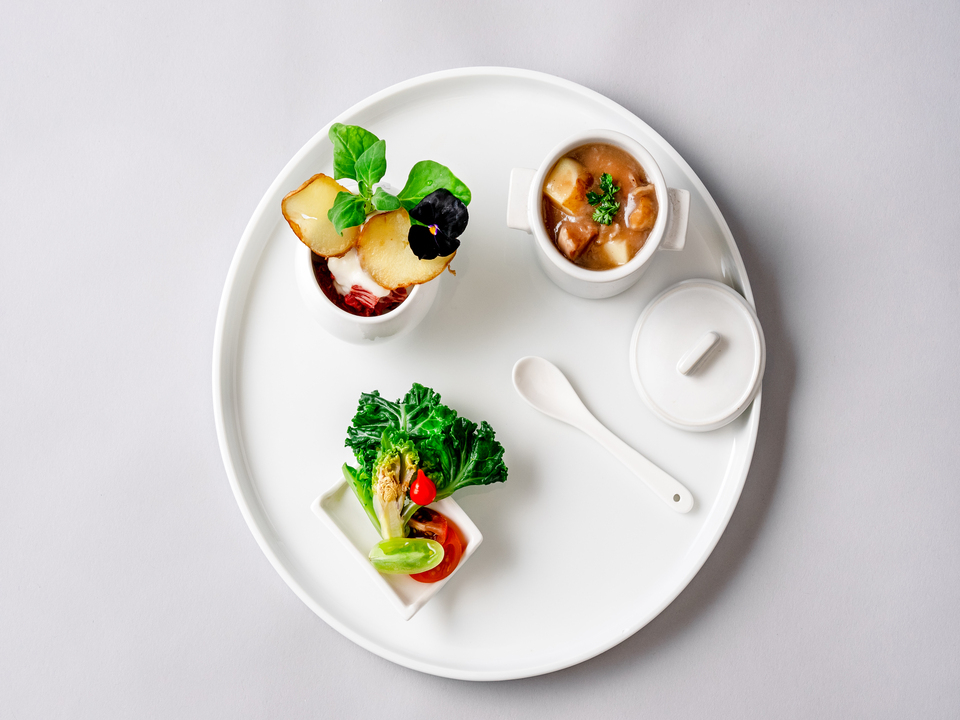 ホテルメイドのデザートビュッフェ付! 全4品の人気ランチ【コラーロ】¥3,500