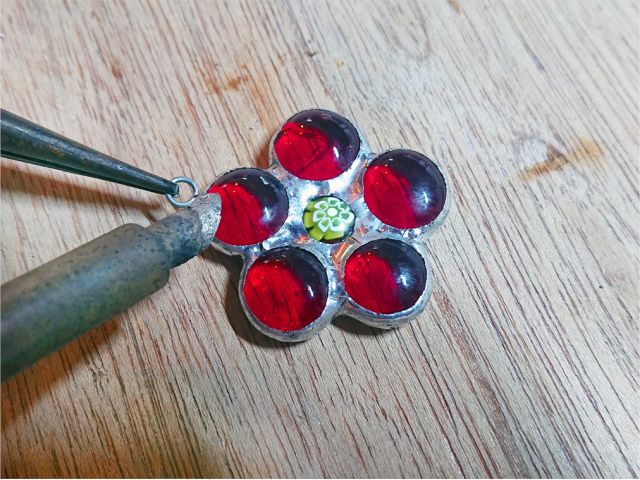 金具の取り付けなど難しいところは講師がお手伝い♪