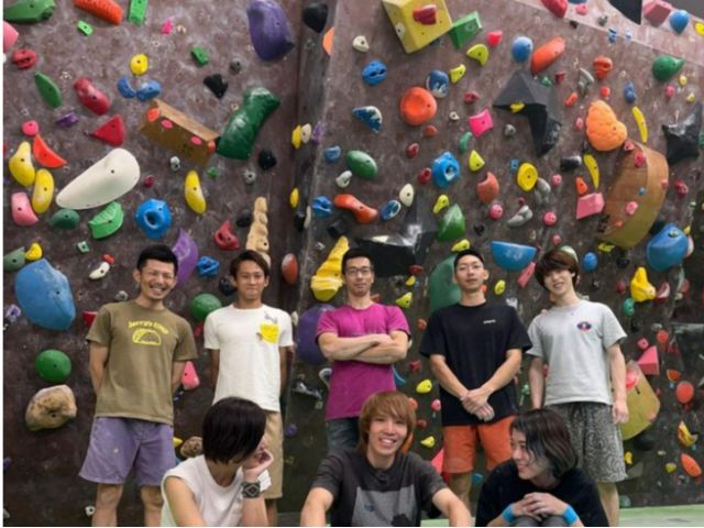 一人で黙々・仲間とわいわい、どちらでもマイペースでできるのがボルダリングのいいところです!