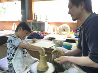 小さなお子様(5歳前後)・初心者の方でも楽しめるマンツーマン電動ろくろ体験