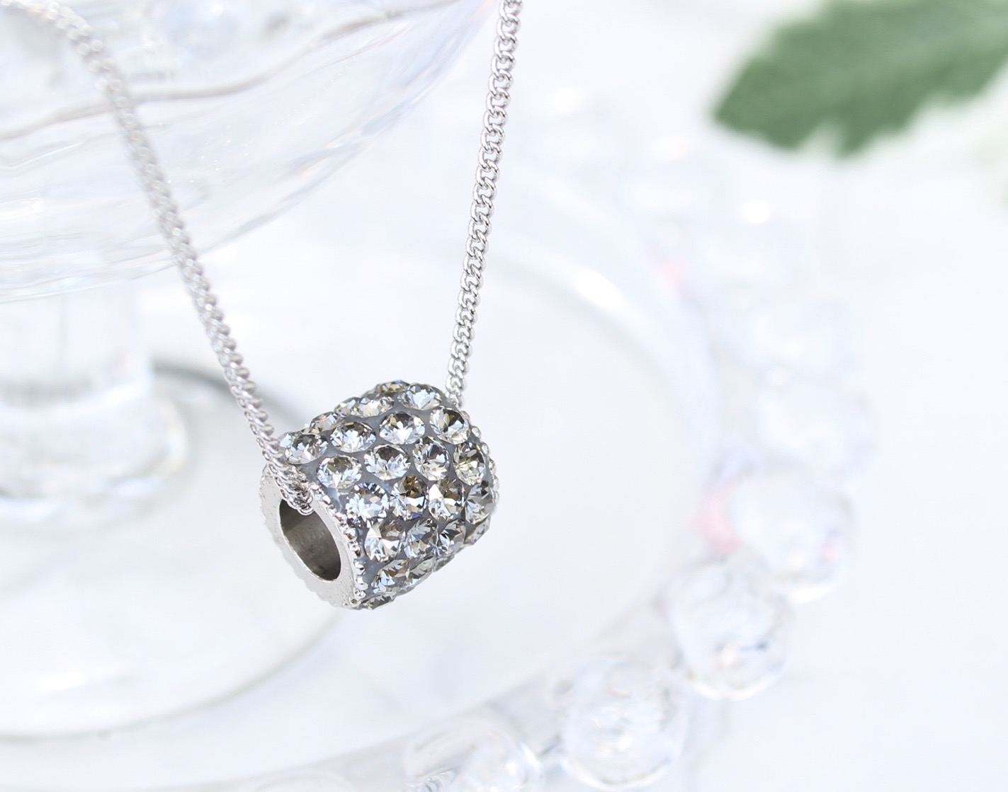 \スワロフスキーを使ったアクセサリー/ペンダントトップを作ってみましょう♪【大人...