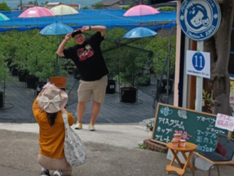 ��������̂悤�ȃf�U�C���̓X�܂Ǝ菑���̊ŔO���L�O�B�e��1�ԃX�|�b�g�I�I���y�Y�̃u���[�x���[�ƈꏏ�ɎB�e����l��������Ł`���I�I