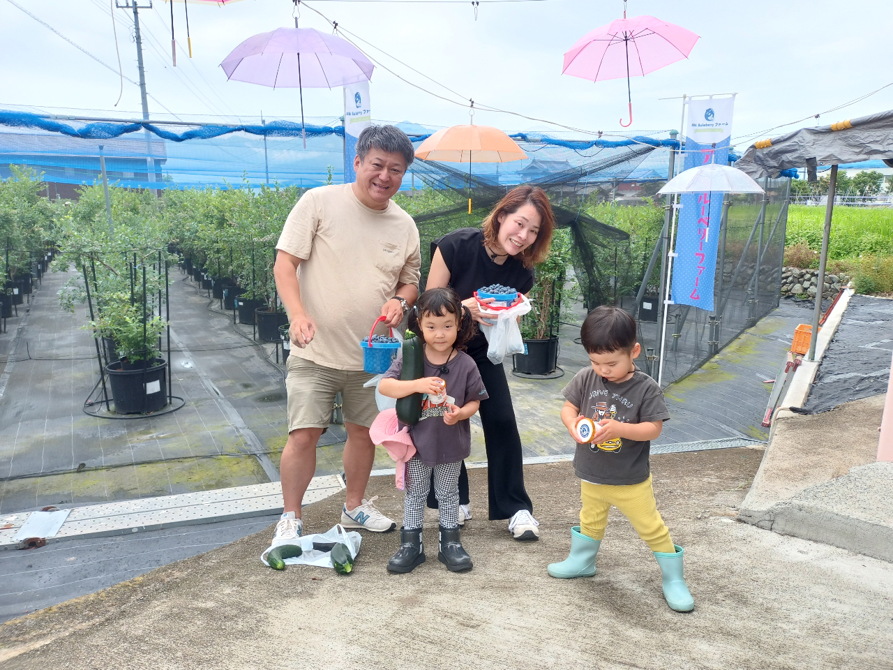 �Ƒ��݂�ȂŃA���u�����X�J�C�̑O�ŋL�O�B�e����Ԃł��I