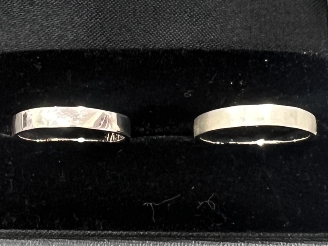 リング幅 3mm平打リング (左)鏡面仕上げ (右)マット仕上げ