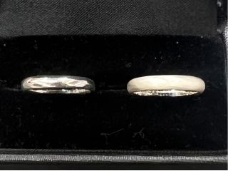 リング幅 3.4mm甲丸リング (左)鏡面仕上げ (右)マット仕上げ