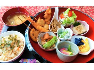 まめだ定食(小鉢の内容はその時によって変わります)