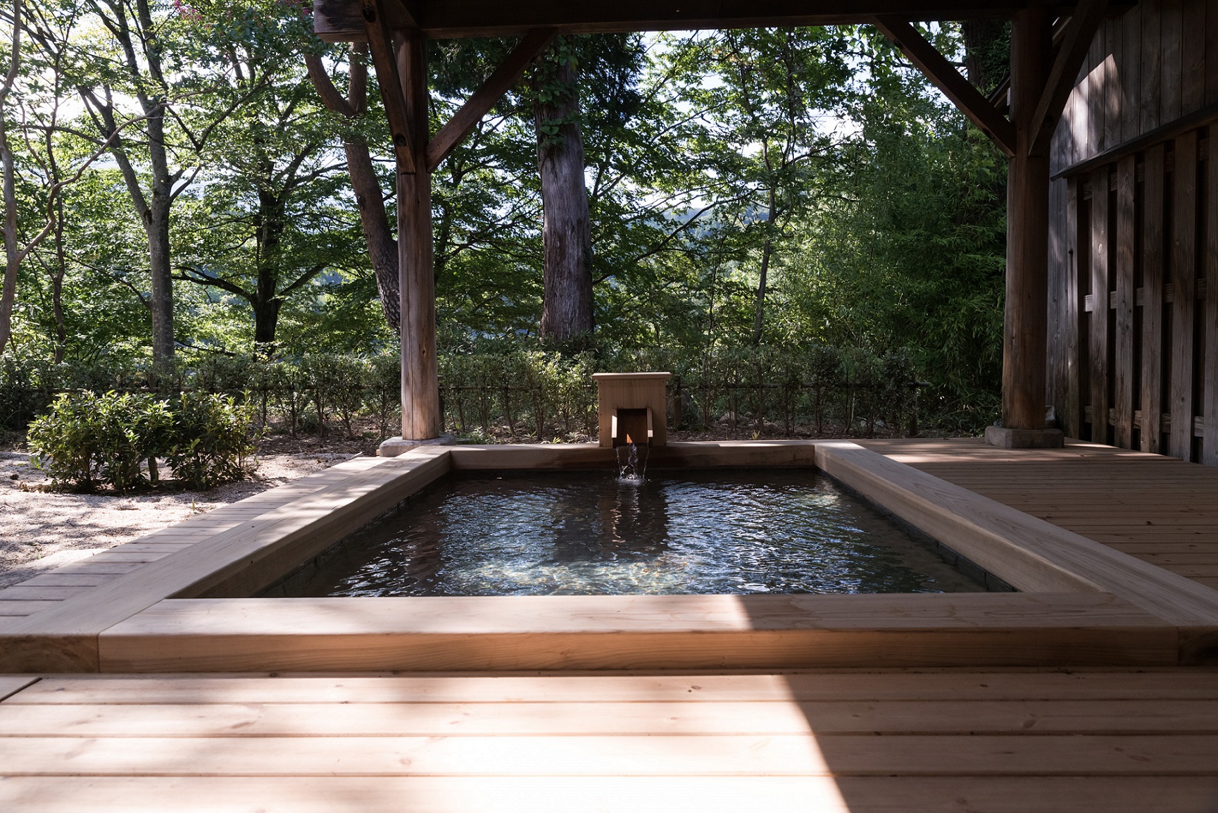 お肌の角質をとる美肌効果が認められており通称「美肌の湯」と呼ばれております。