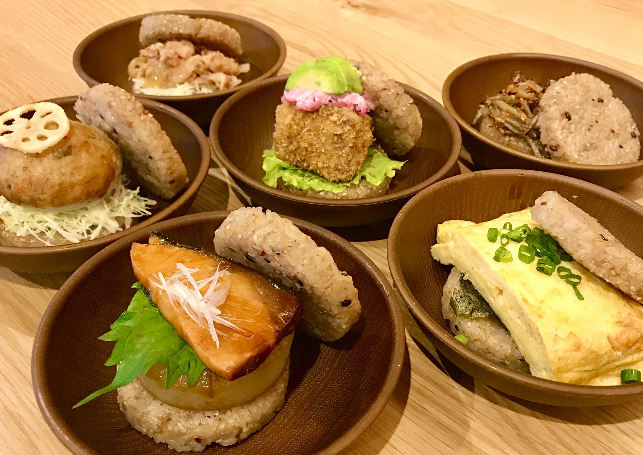 和の食材をライスバンズでサンドした“和さんど”は名物です♪