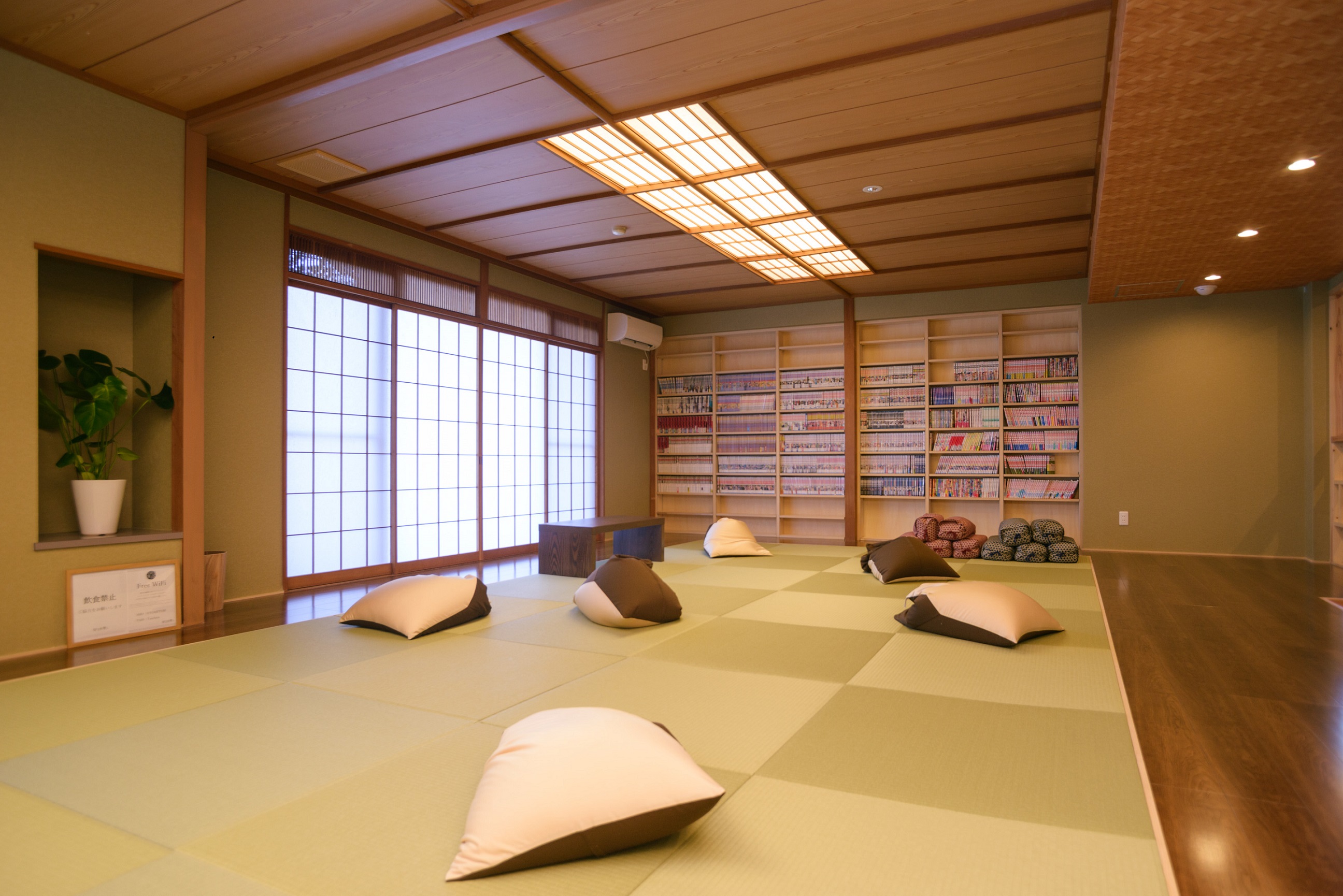 休み処(無料)お好きなマンガをお読みいただく、インターネットを楽しむ、寝ころびながらうたた寝するなど…ご自由におくつろぎください。