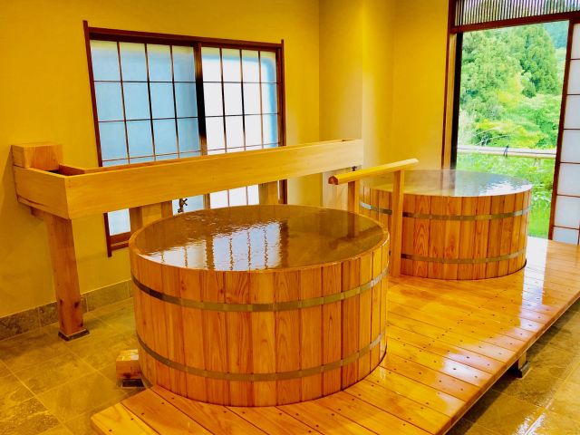 貸切風呂「温活VIP ROOM 蛍-hotaru-」恋人やご家族、大切な方と源泉かけ流しの美肌の湯を贅沢にお楽しみいただけます。