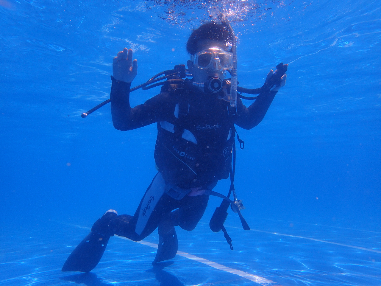 【重い器材不要☆プールでダイビング体験】◆海が怖い方、お子様でも安心!プールで安...