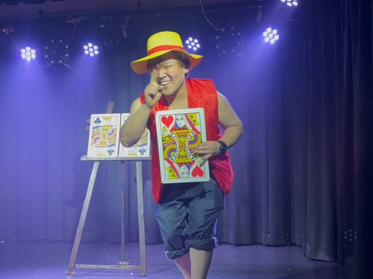 扉を開けると、スタッフが元気いっぱいにお出迎え!