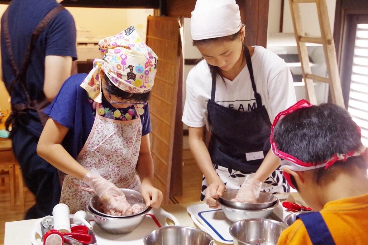 手作りソーセージ作り体験教室 体験後は試食もお持ち帰りも可能 待ち時間に近くの岡寺や石舞台まで散策も可能 あすか燻製工房 じゃらん遊び体験