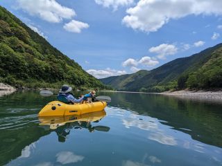 雄大な四万十川で、愛犬をカヌー犬デビューさせてみませんか?
