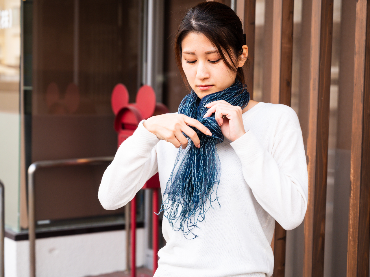 本格藍染体験 藍染作品作り 本格的なシルクストールを自分で染めて頂きます 藍染屋 Studio No4 じゃらん遊び体験