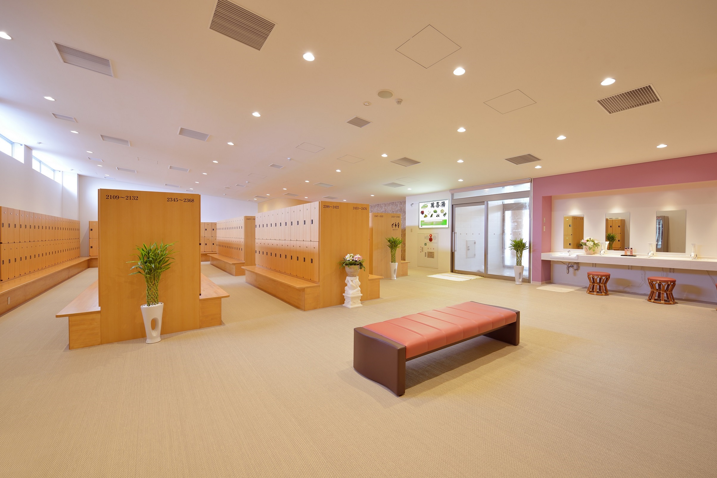 sbJ[[tx`ݒuB Ȃ璅ւ܂B Xy[X̂Ń}}SOO