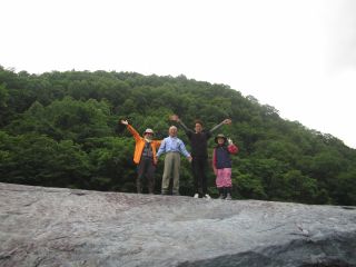 チロロの巨石は人気の撮影スポット