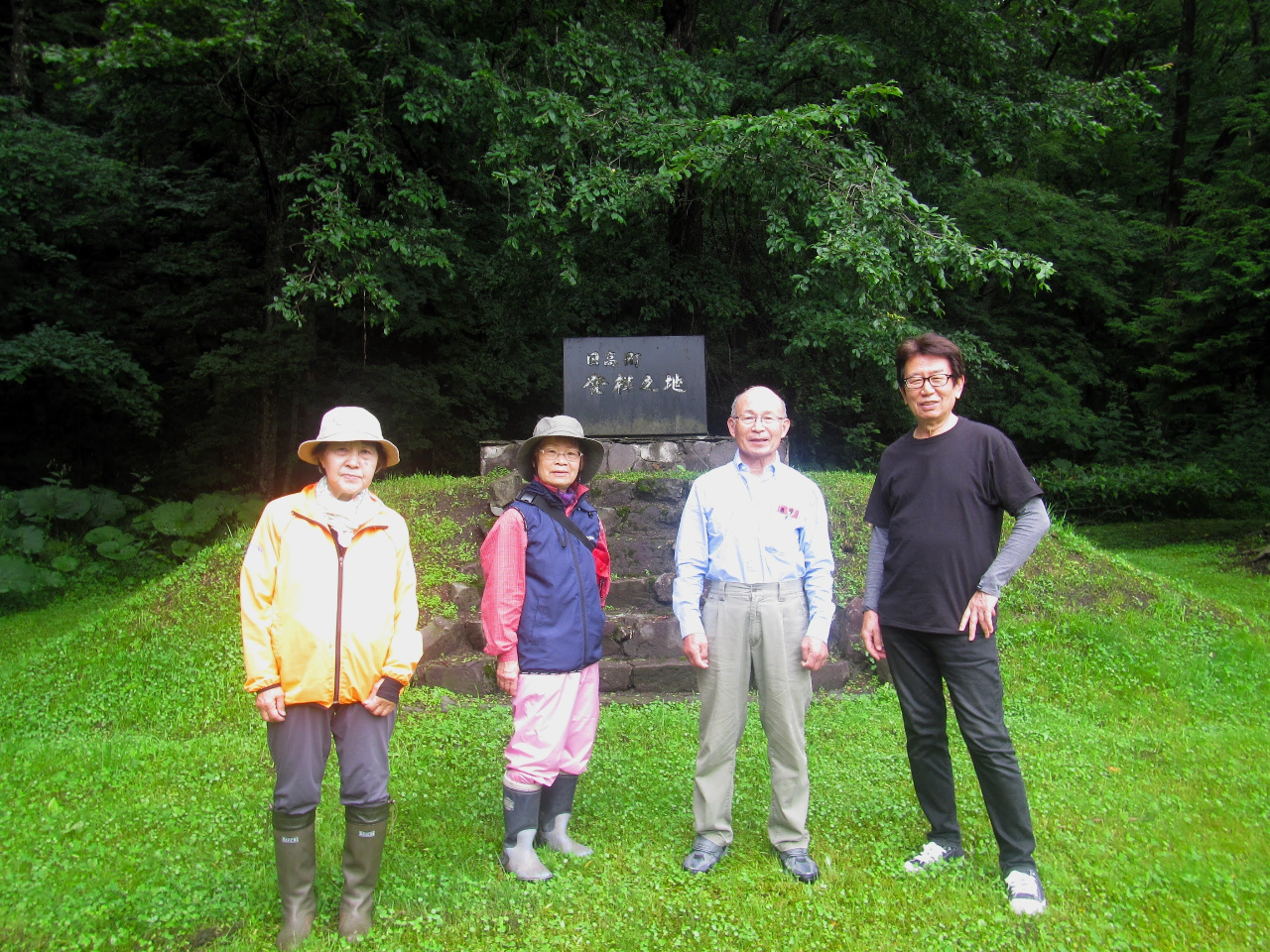 �����J��̒n�Ɍ��Ă�ꂽ�u���������˂̔�v