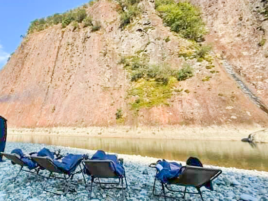 一枚岩を見上げながら!