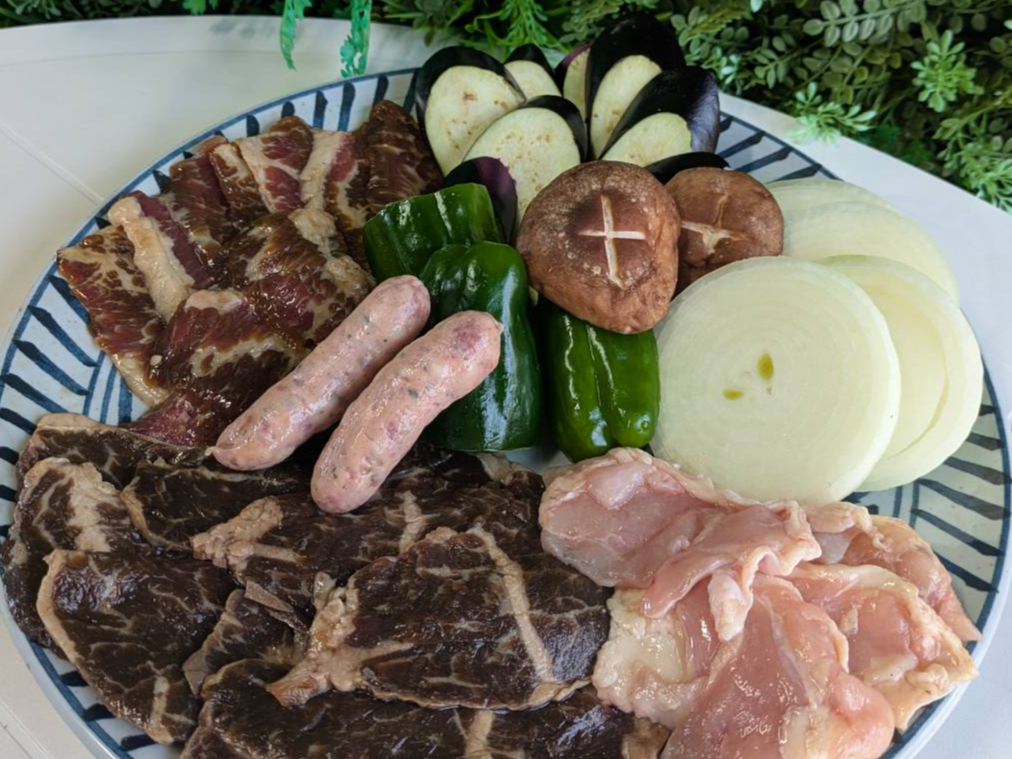 ��ʐ^��2�l���ł���G�߂ɂ���ē��e�͕ς��܂��B