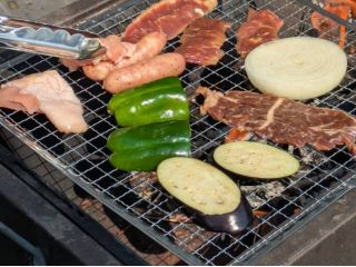 炭火で焼くお肉&お野菜は最高ですっ!!!