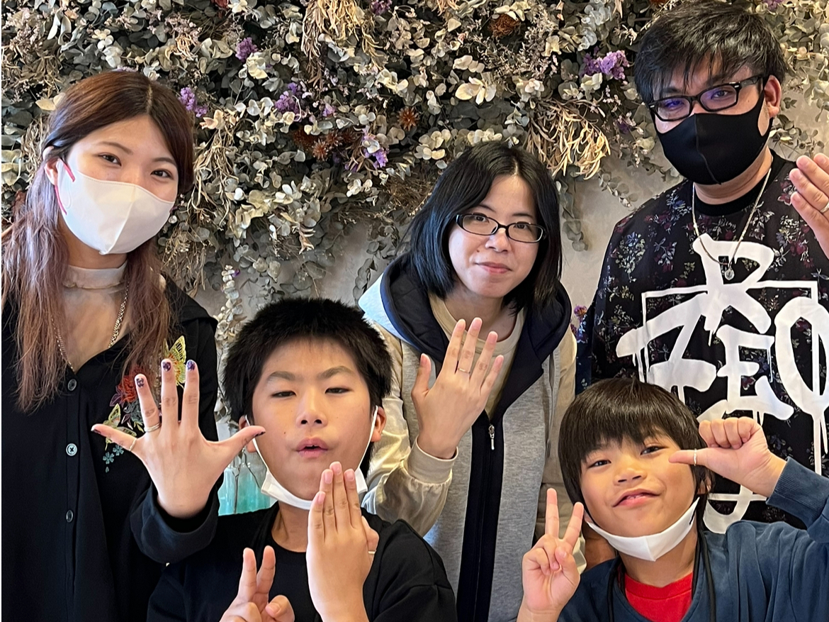 oオEɈ̓ʂȎwւ́AƑ̎voɂc镨ɁB