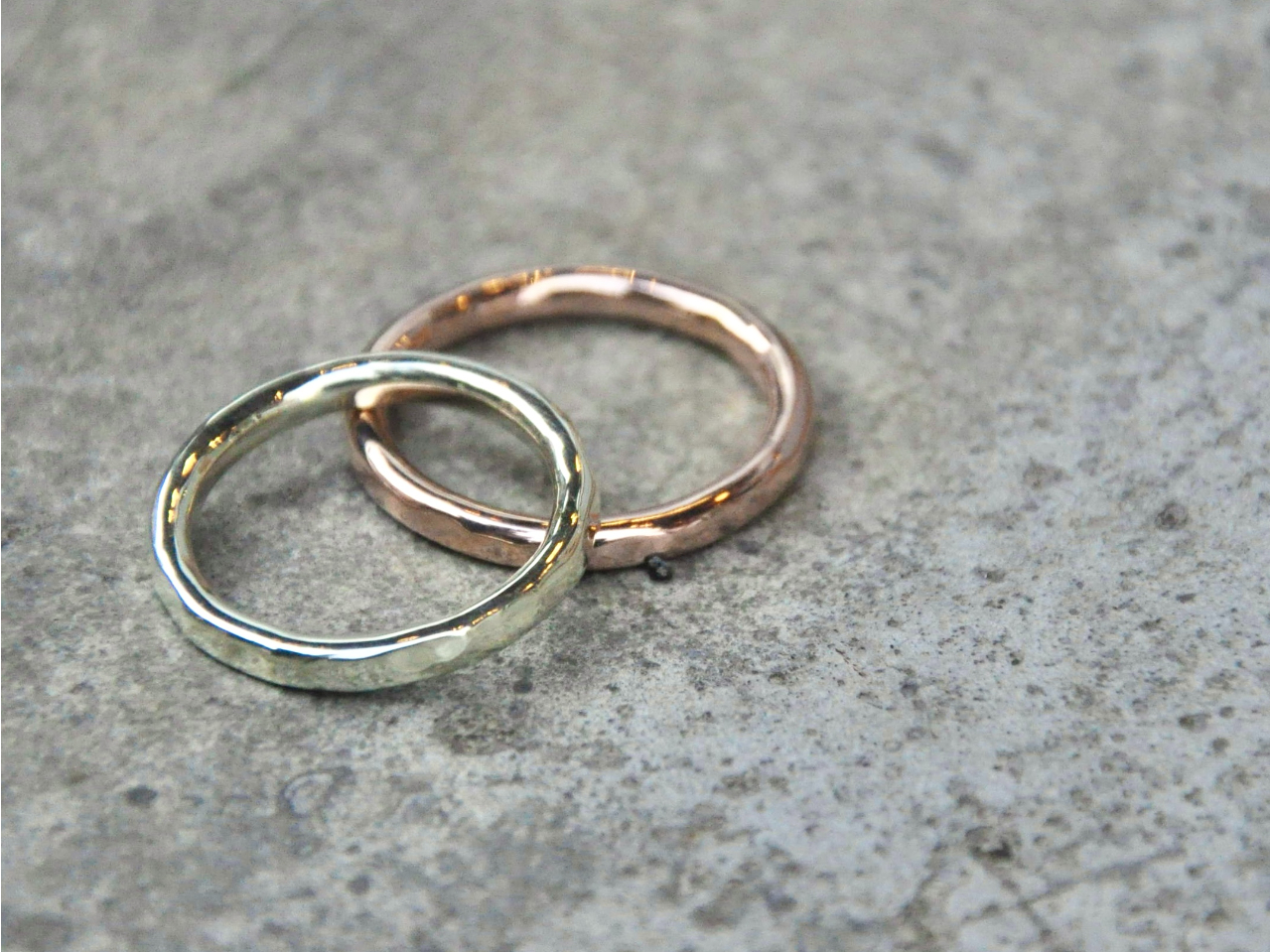 F̃O[S[hAlɐlCF̃sNS[hȂǂ̖LxȑfނpӂĂ܂B