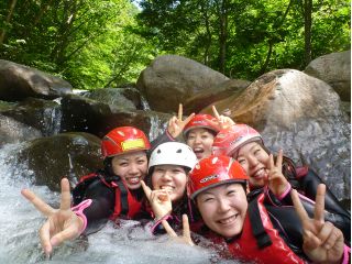 女性やファミリーに大人気のシャワークライミング!!みんなでワイワイ楽しいな〜