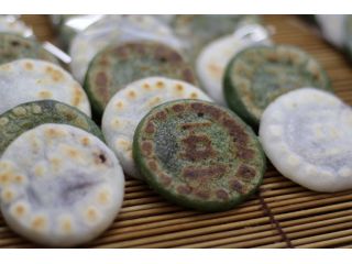 石手寺名物焼き餅の甘味が元気を与えてくれます。