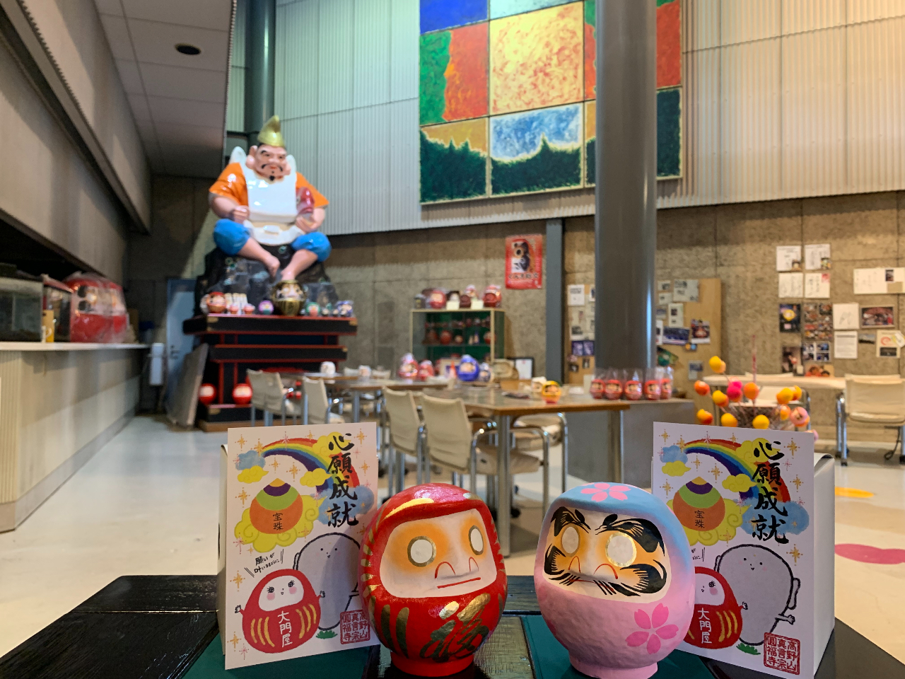 140平米広さを誇る店内には、吹き抜けの広々とした空間があります。恵比寿大黒様に見守られながら、密にならず、ゆったりと体験できます!