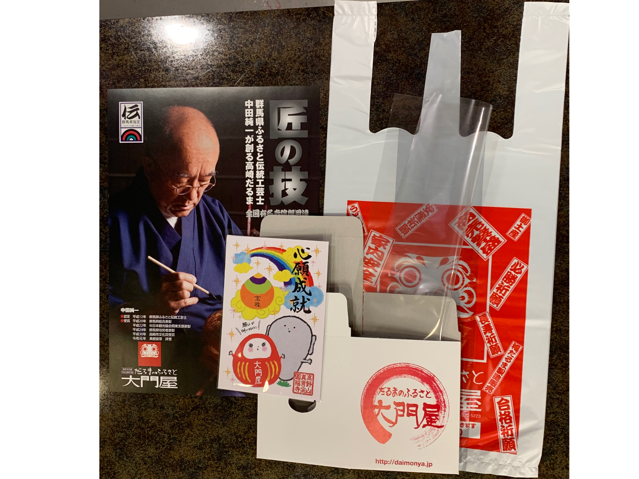 手ぶらでお気軽にご来店下さい!手提げ袋、大切にお持ち帰りいただく箱など、ご準備は全て整えてあります!絵付け体験限定の絵葉書についてはinstagramをチェック