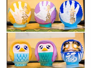 人気急上昇中の手形体験は、可愛い最新デザインのだるまさんが人気です!お名前入れも金粉で、縁起良く華やかにお仕上げさせていただいております☆