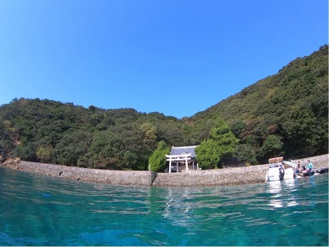 神秘的な雰囲気の海。